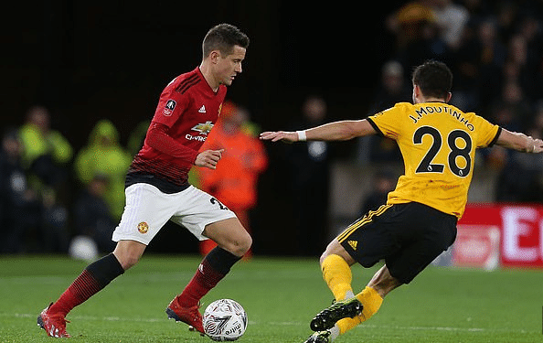 足也显露了 足也显露了