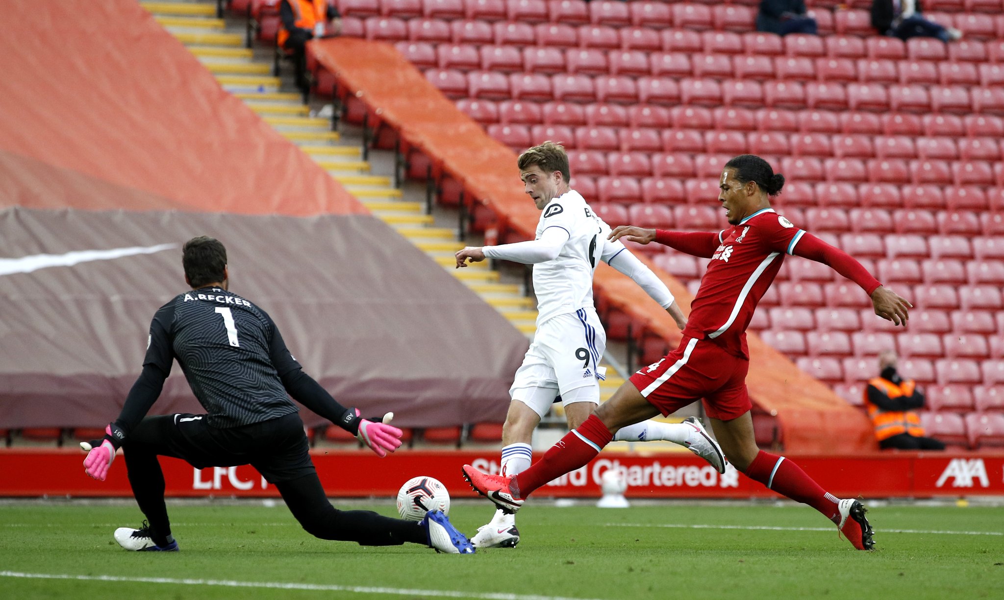 以穩健防守 以穩健防守